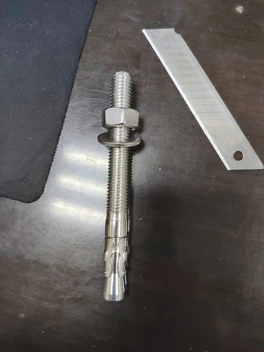 bulong nở 3 cánh inox