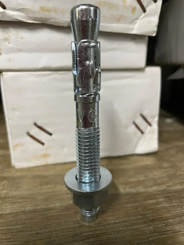 bu lông nở 3 cánh mạ kẽm